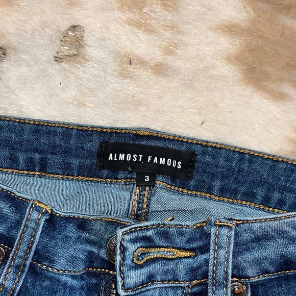 Almost famous jeans - Picture 3 of 4